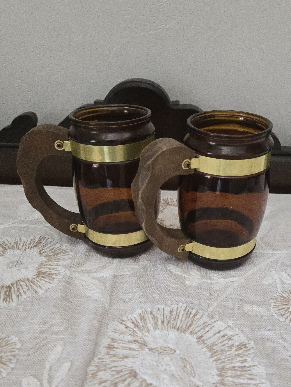 Siesta Ware Amber Glass Barrel Beer Mugs with Wooden Handles and  Set Of 2